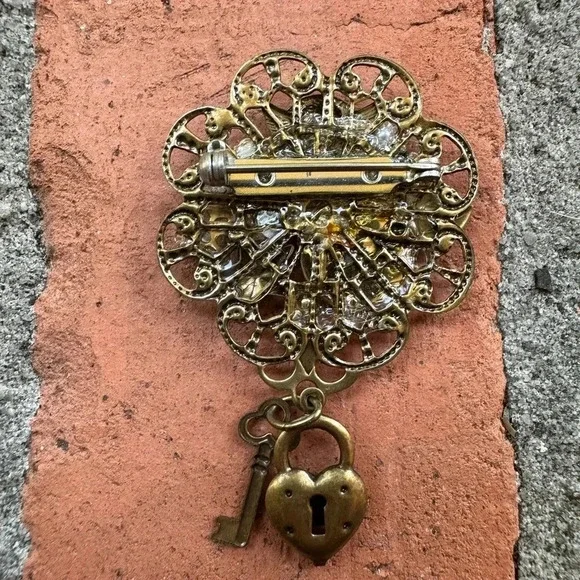 Victorian Angel Heart Key Vintage Time Clock Brooch - Picture 2 of 2